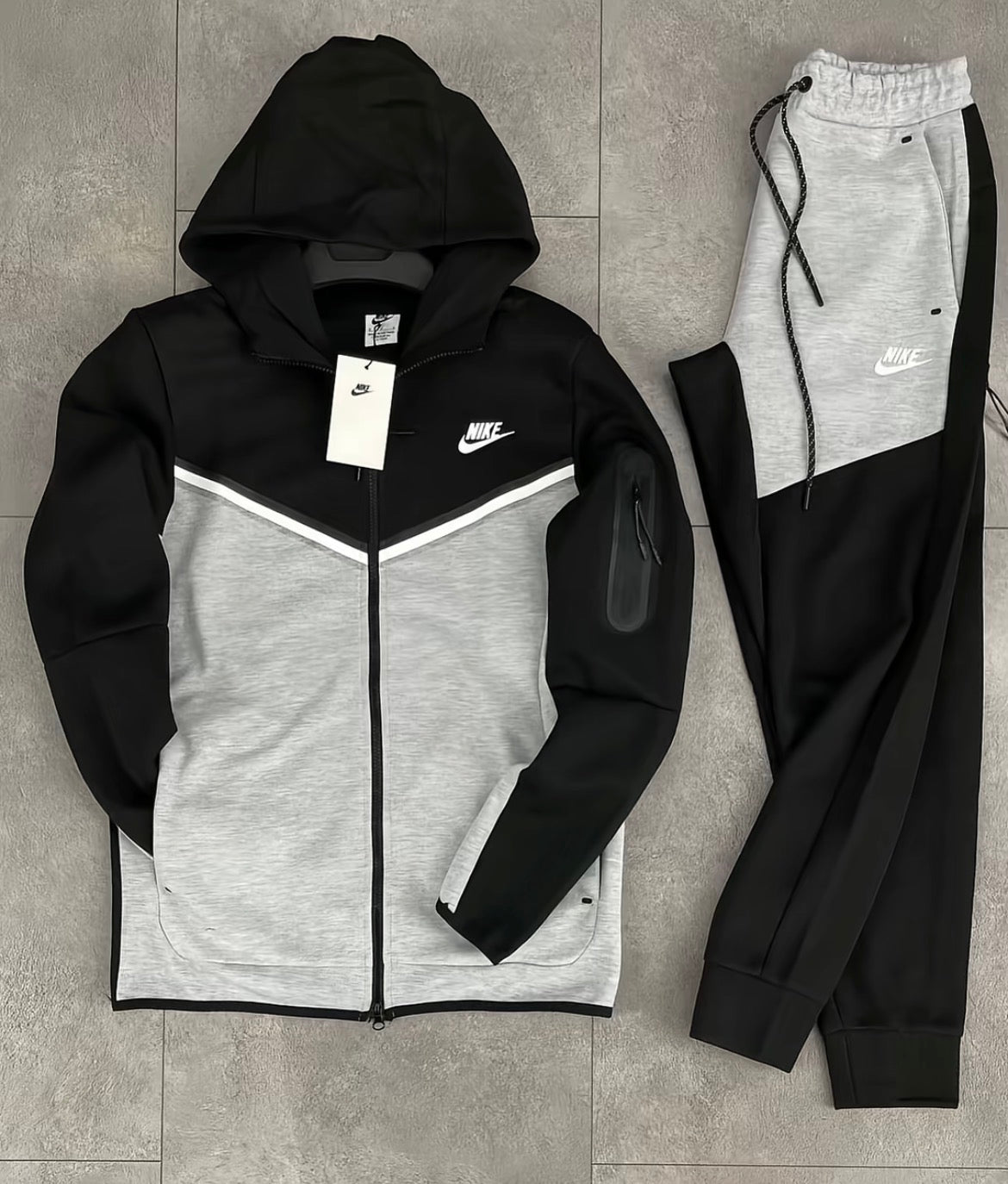 NIKE TECH