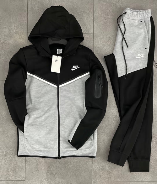 NIKE TECH